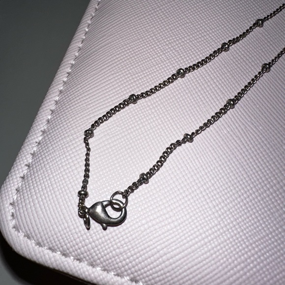 GUCCI | Upcycled ReWorked Gucci Pearl Double G Necklace - Picture 4 of 5